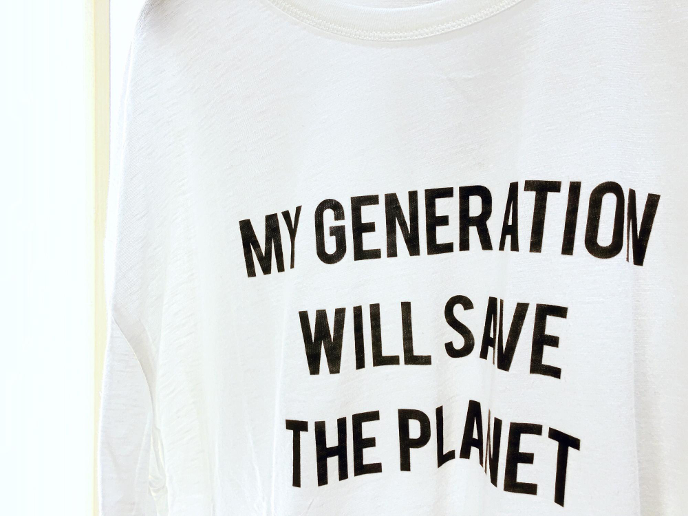 Slogan tee: una guida di stile